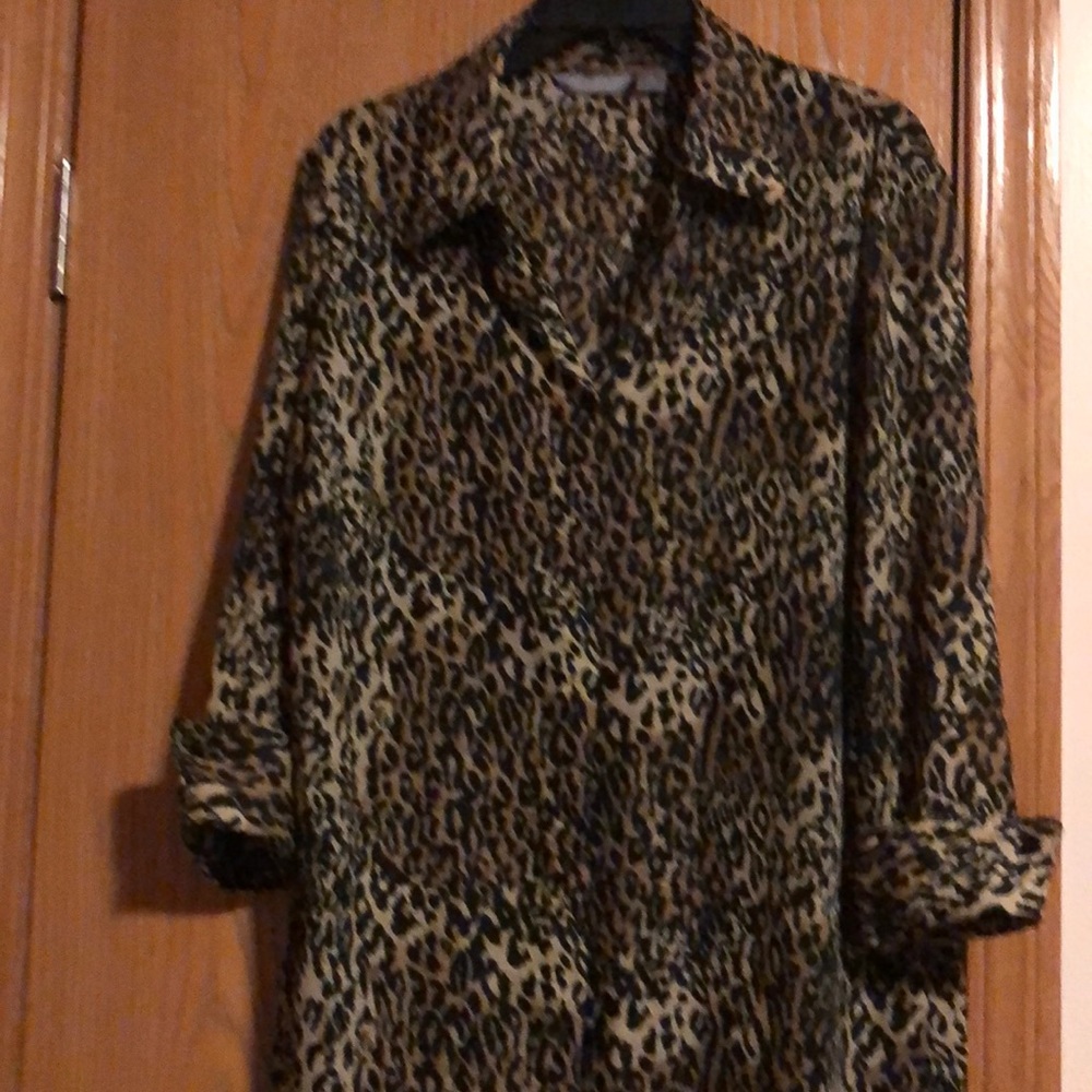 Investments tunic button down blouse